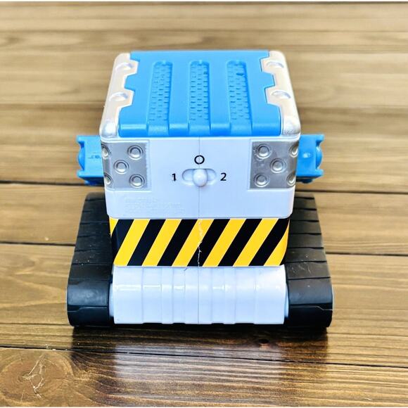 Mibro Really Rad Robots Blue MB.01 Robot (No Remote Included) - Picture 5 of 6